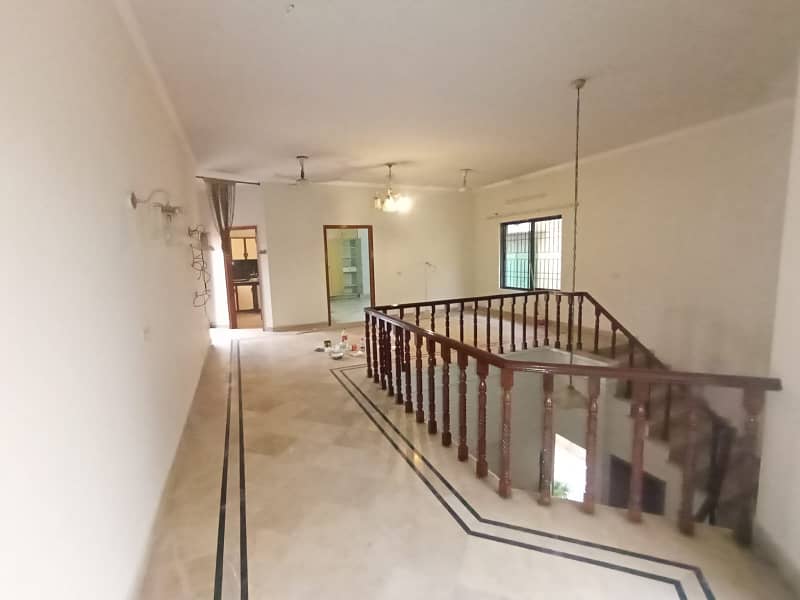 1KANAL UPPER PORTION FOR RANT GOOD LOCATION IN DHA PHASE 3 0