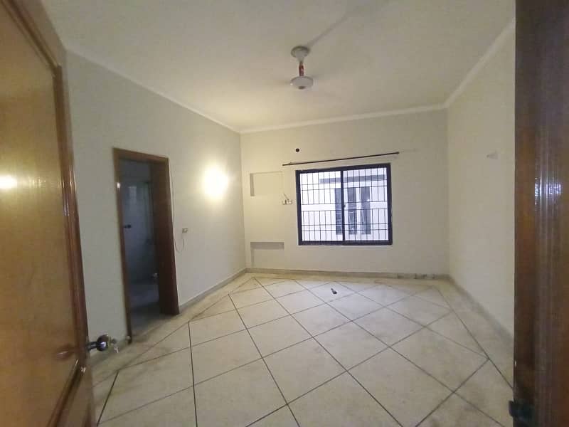 1KANAL UPPER PORTION FOR RANT GOOD LOCATION IN DHA PHASE 3 10