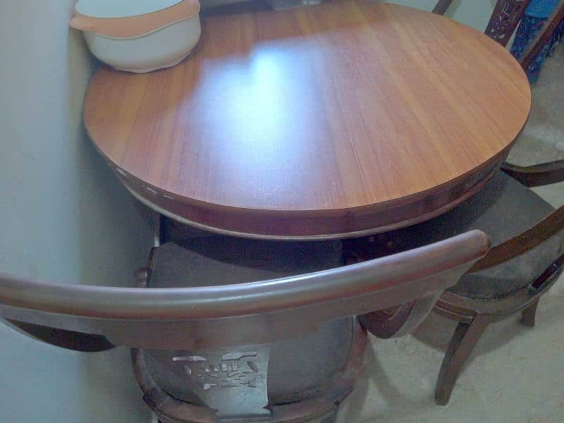 hi im selling dining table 0