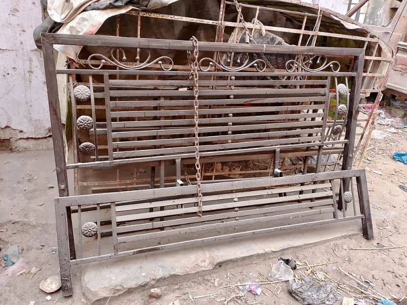 iron bed 10/10 condition size 6/6 0