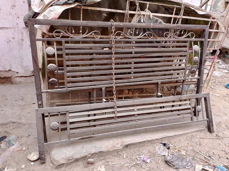 iron bed 10/10 condition size 6/6 1