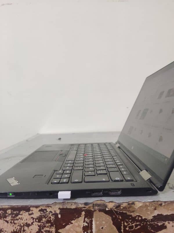 Lenovo yoga x1 360 rotatable with touch screen and pen 3