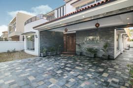 01 Kanal Slightly Used Well Maintained Like Brand New Modren Designe Bungalow For Sale In DHA Phase-4 Near To Park