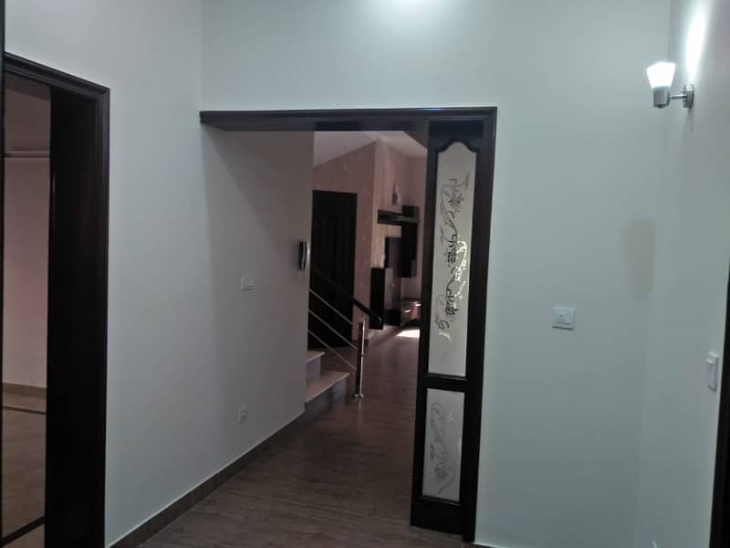 01 Kanal Slightly Used Well Maintained Like Brand New Modren Designe Bungalow For Sale In DHA Phase-4 Near To Park 18