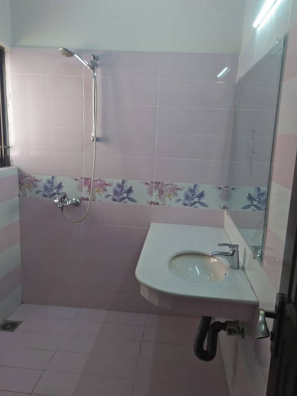 01 Kanal Slightly Used Well Maintained Like Brand New Modren Designe Bungalow For Sale In DHA Phase-4 Near To Park 21