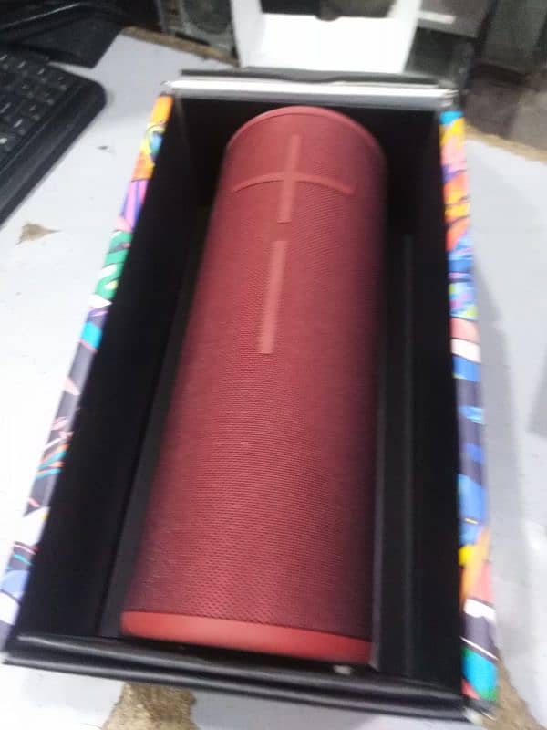 Ultimate Ears Megaboom 3 - Premium Waterproof Speaker 10/10 Condition 0