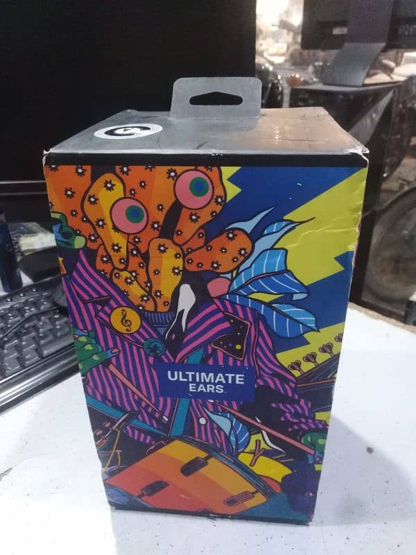 Ultimate Ears Megaboom 3 - Premium Waterproof Speaker 10/10 Condition 2