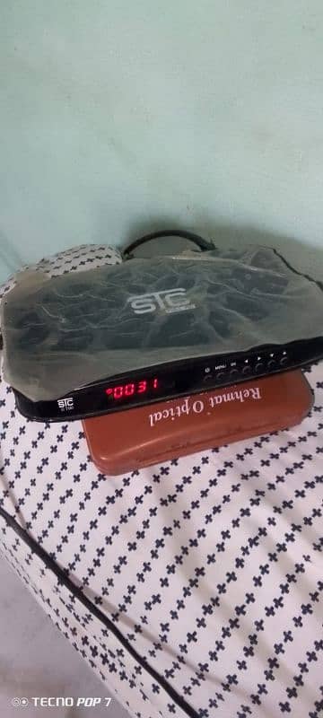 Dish antenna with reciever and Tv / 3no item working ha 1