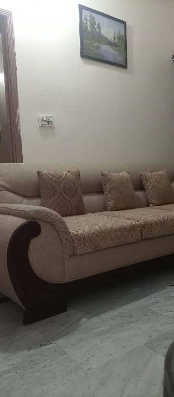 7 seater Sofa with free tables 0