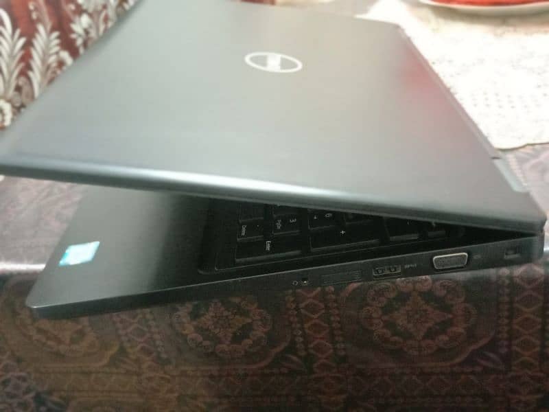 urgent sell dell 5590 Ci5 8thGen  16g 256 gb ssd 3