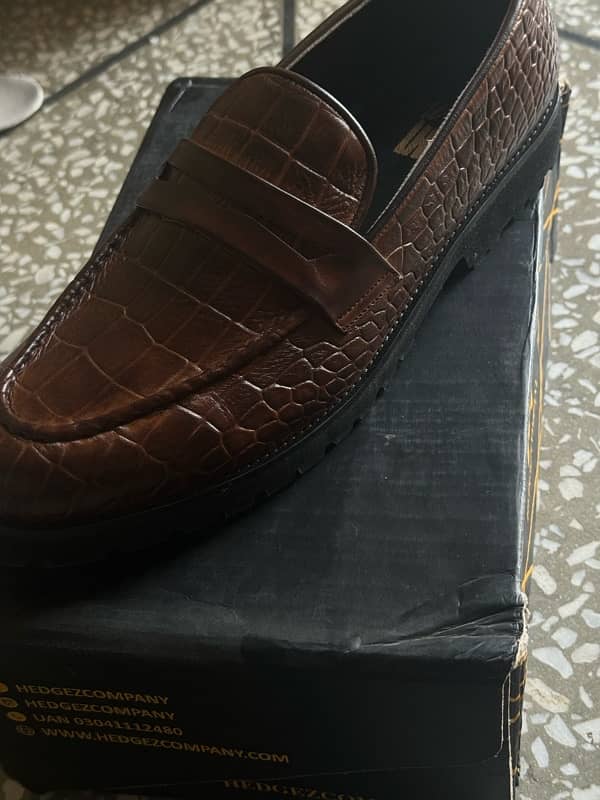 hedgez branded leather shoes 1