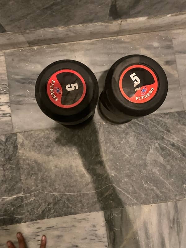 pair of 5kg rubber dumbbells 0