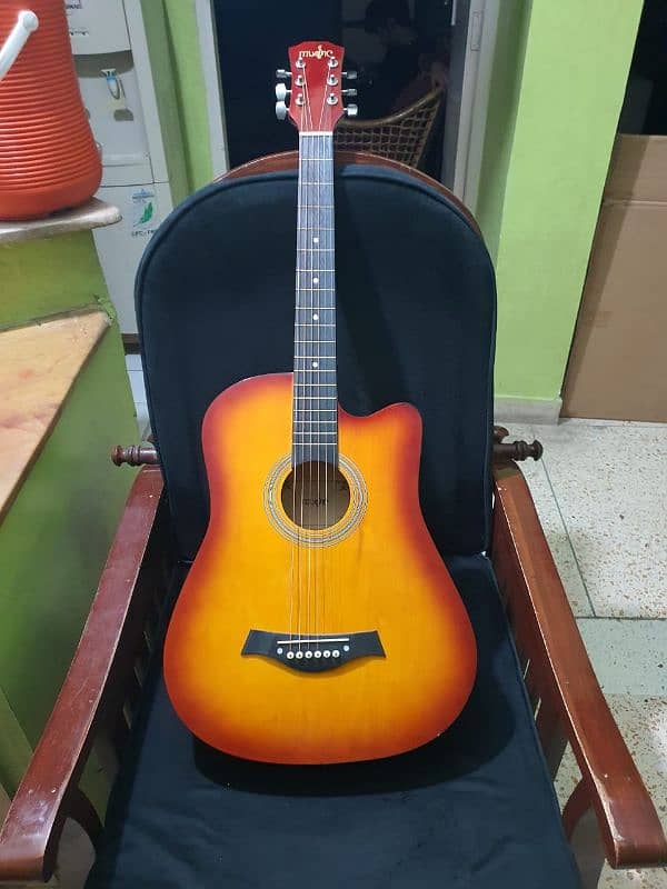 beginner guitar for sale with 2 picks 1