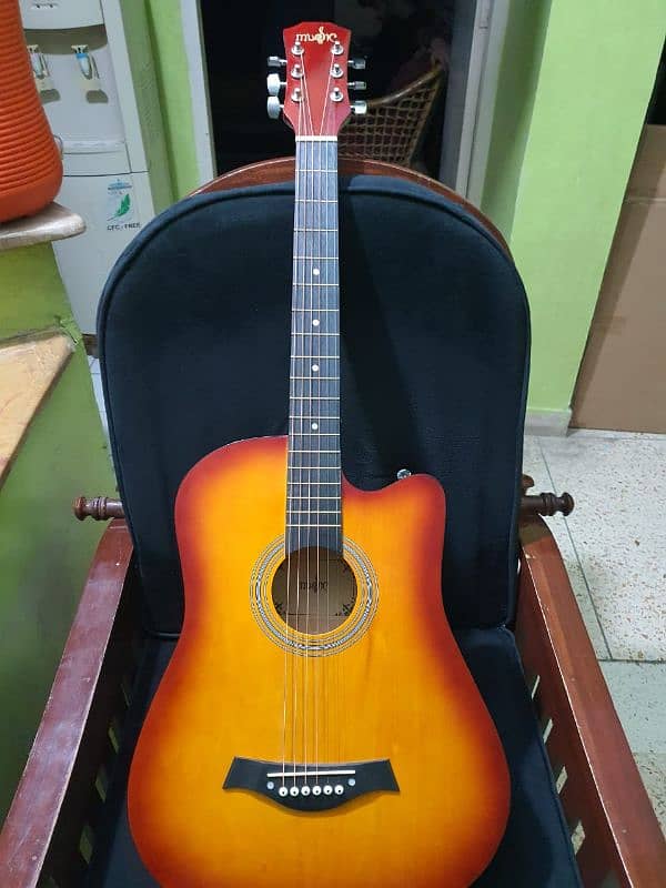 beginner guitar for sale with 2 picks 2