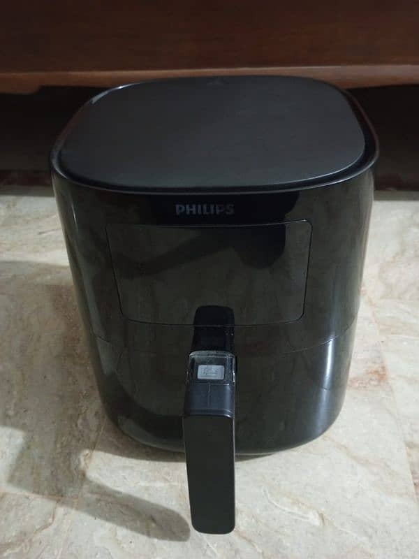 (Brand New) Philips Essential Air Fryer, 4.1 Liter, Black, HD9252/90 1