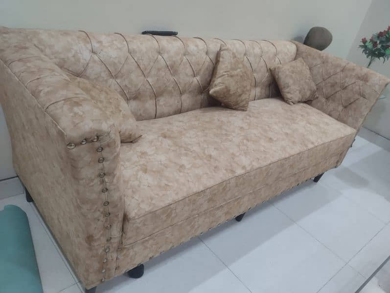 7 Seater, high quality sofa set, like brand new 4