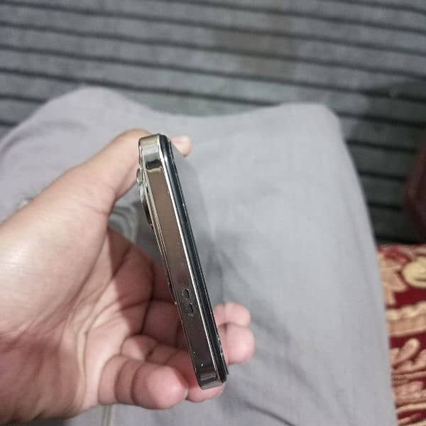 INFINIX HOT 40 PRO 4