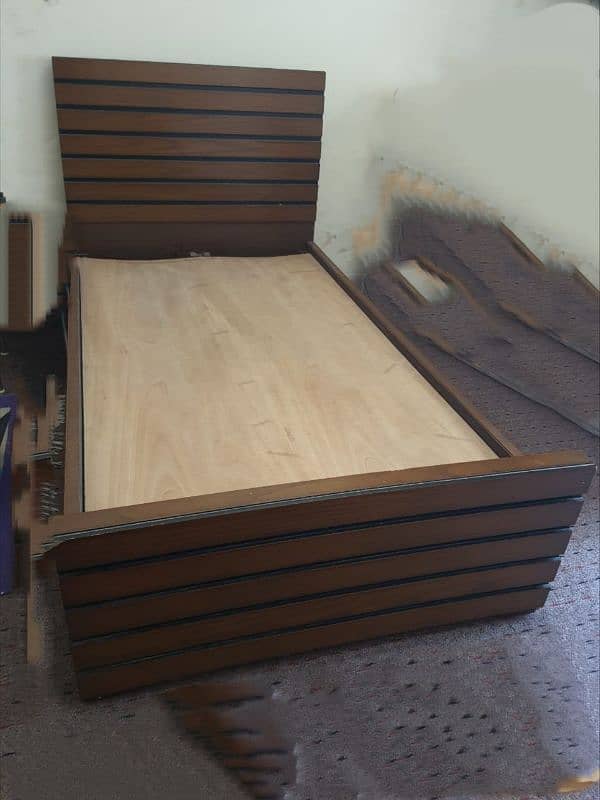 Single wooden bed 0