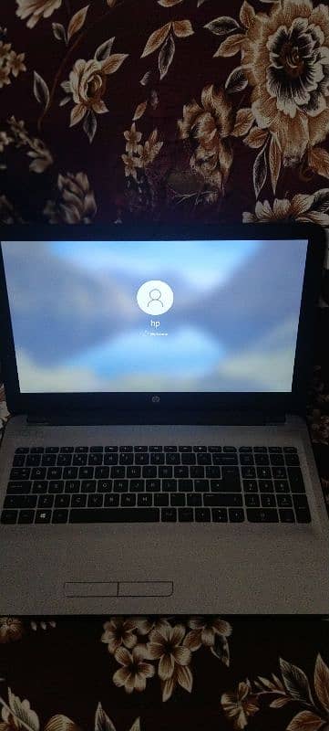 laptop core I 5.6 gernaitin 8.256 1