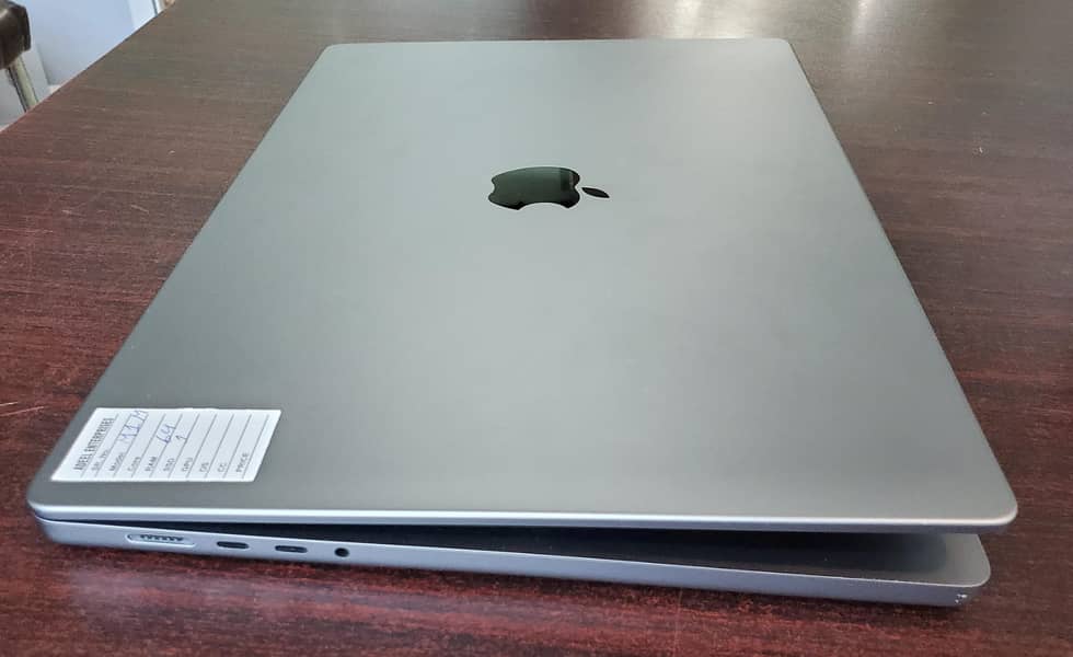 MACBOOK M1 MAX 64GB RAM 1TB SSD 5