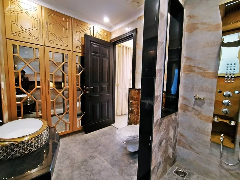 1 KANAL ROYAL DESIGN LUXURY VILLA FOR SALE NEAR TO PARK 31