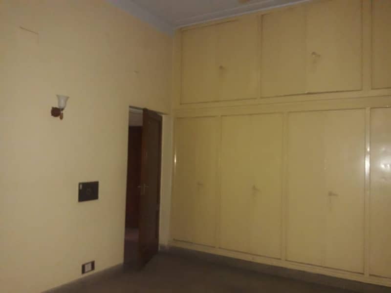 A 1 Kanal House In Gulberg Is On The Market For rent 2