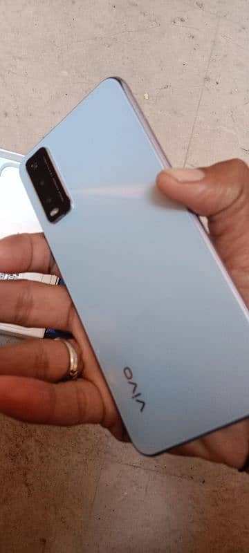 vivo y20 with box 1