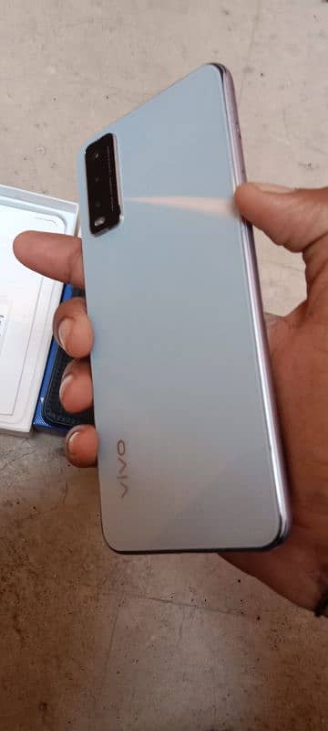 vivo y20 with box 3