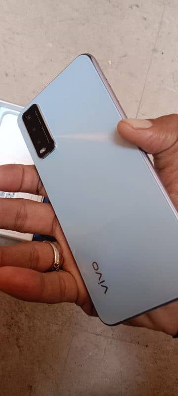 vivo y20 with box 9