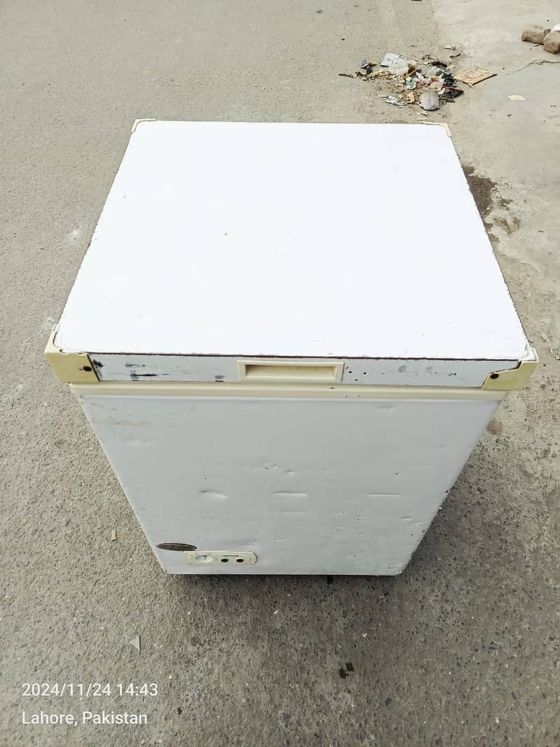 D freezer singel door small size (0306=4462/443) fitseet 1