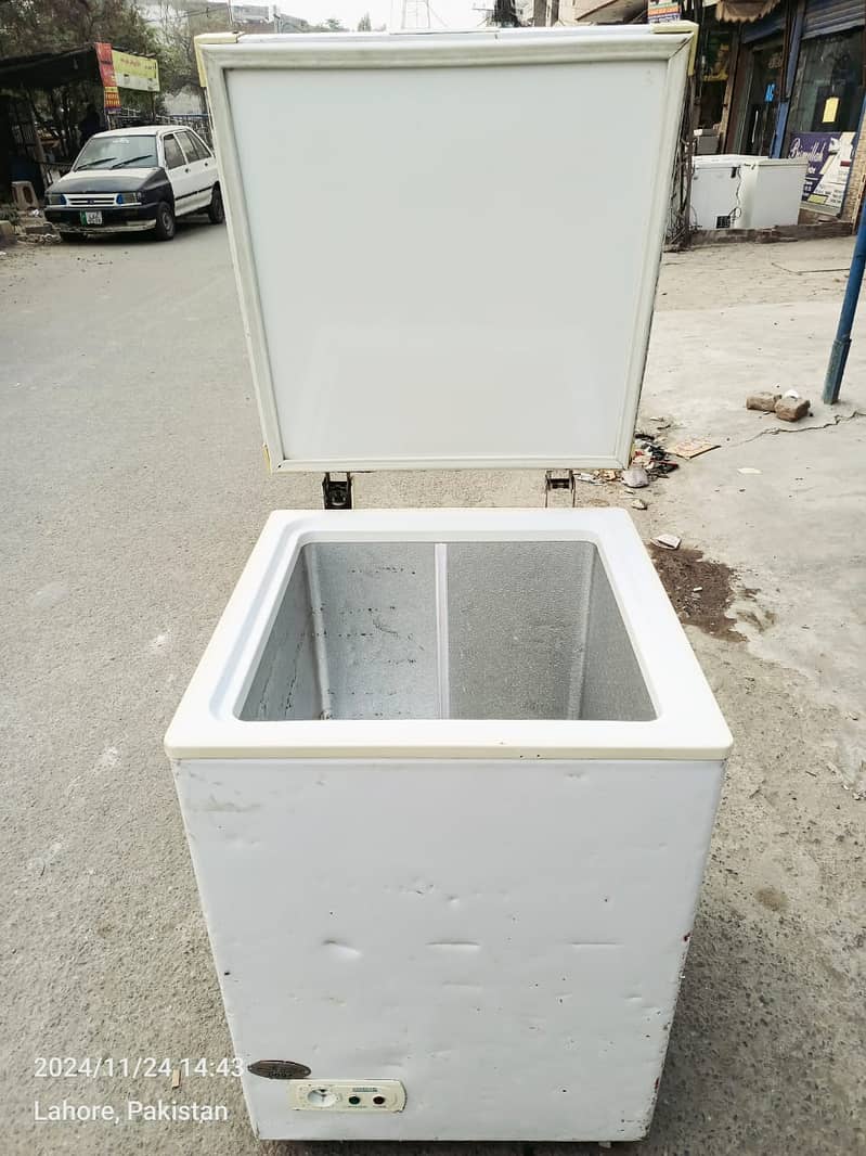 D freezer singel door small size (0306=4462/443) fitseet 2