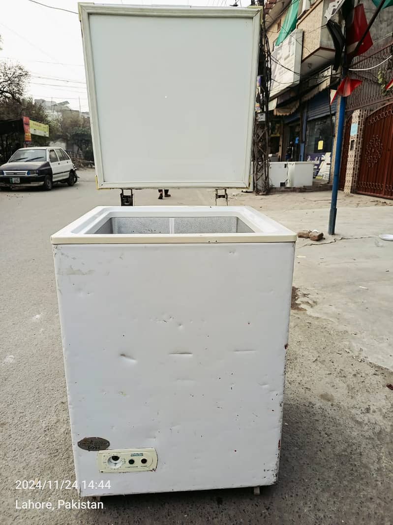 D freezer singel door small size (0306=4462/443) fitseet 3