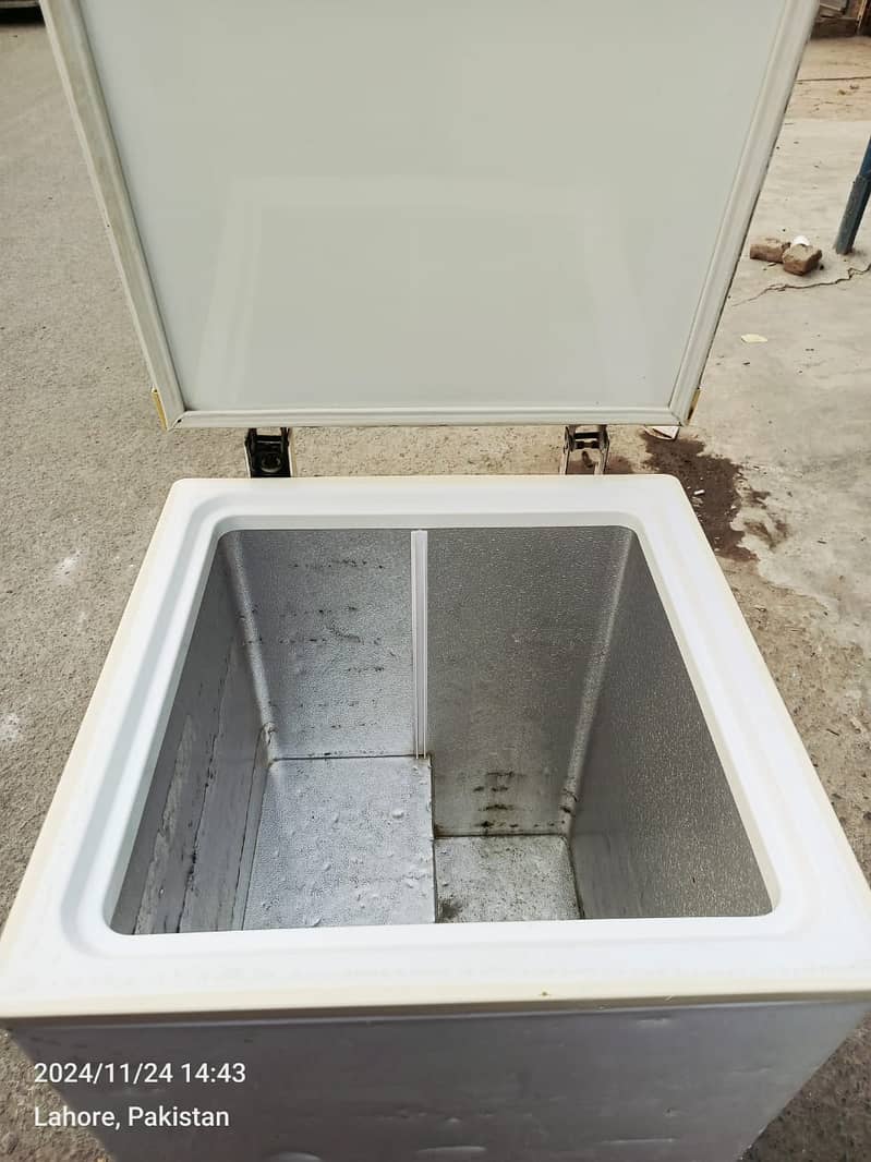 D freezer singel door small size (0306=4462/443) fitseet 4