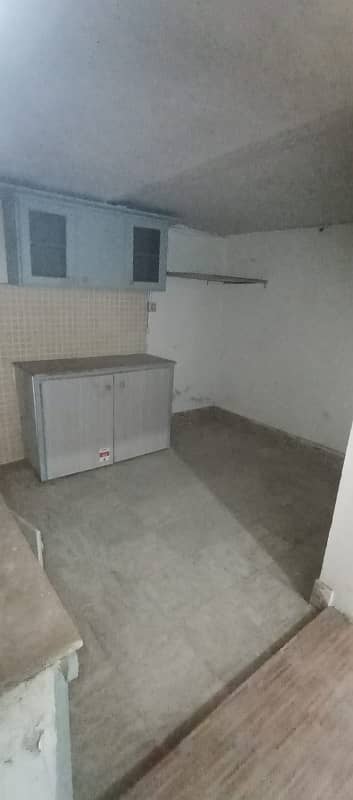 portion for rent 3 Bedroom drawing dining 2 bath ground floor in block i 1