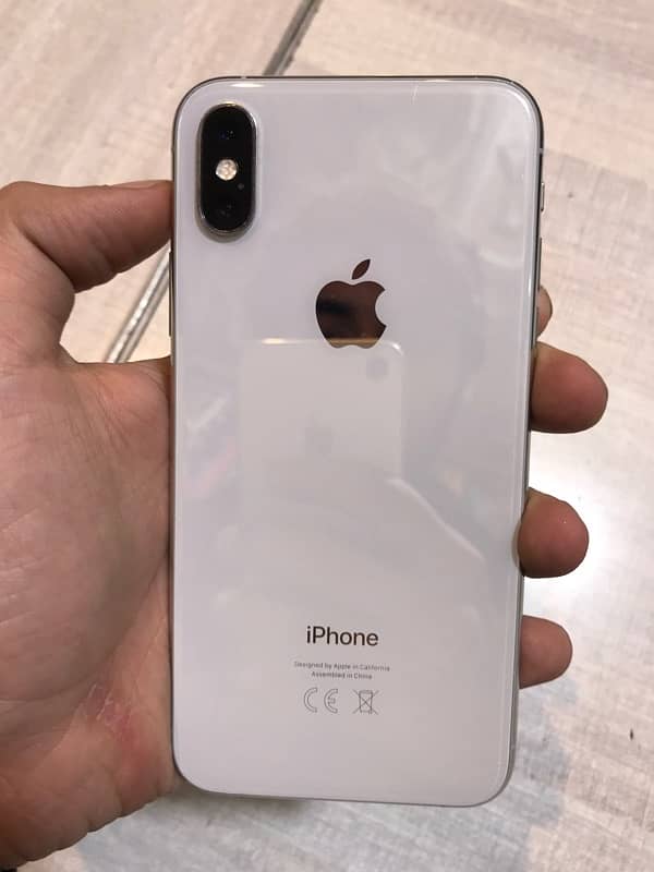 iphone xs pta approved with original charger 1