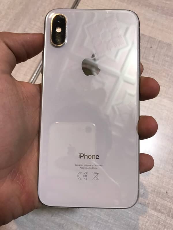 iphone xs pta approved with original charger 3