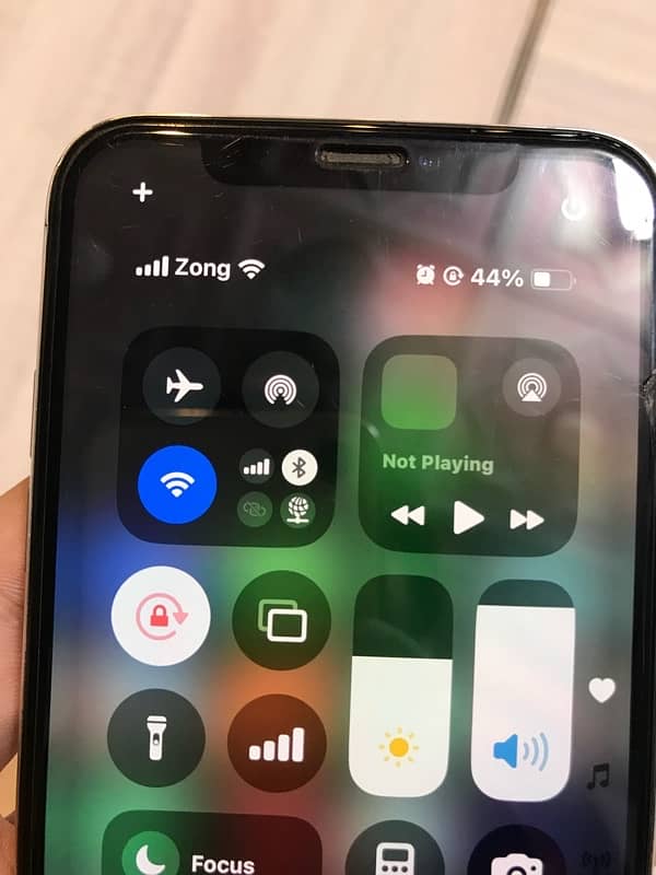 iphone xs pta approved with original charger 5