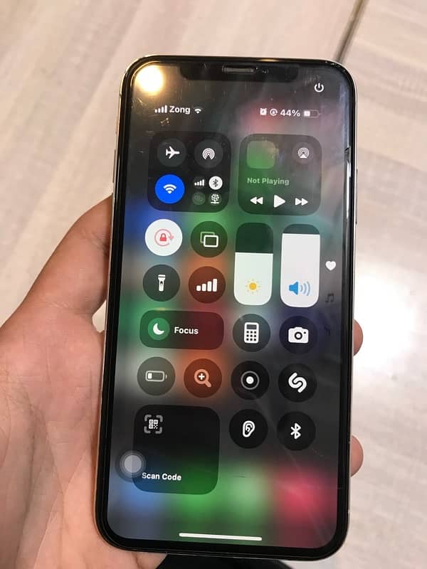 iphone xs pta approved with original charger 6