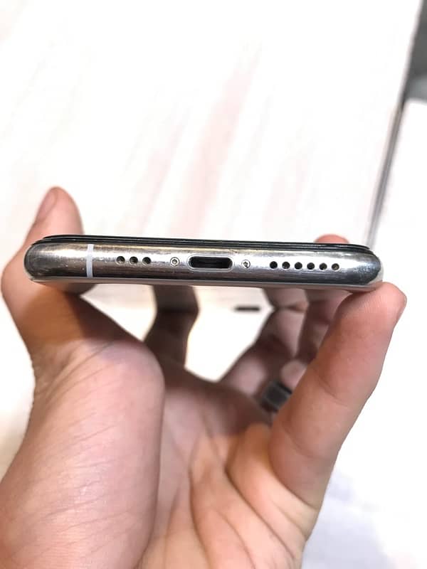 iphone xs pta approved with original charger 13