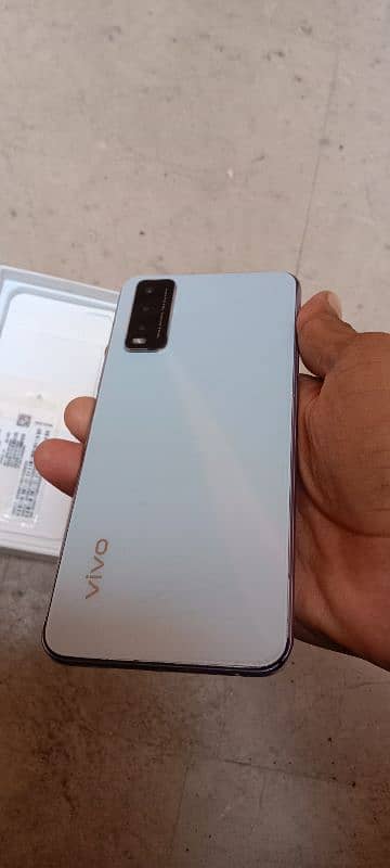 vivo y20 with box 1