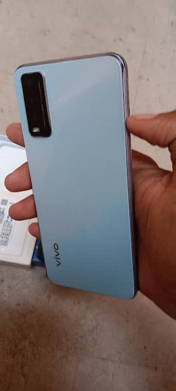 vivo y20 with box 4