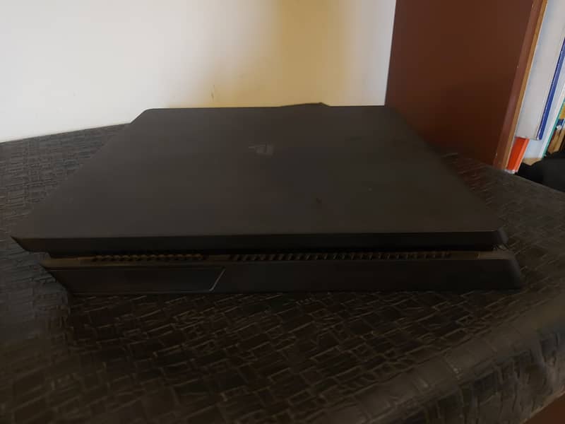 Ps4 slim used 3