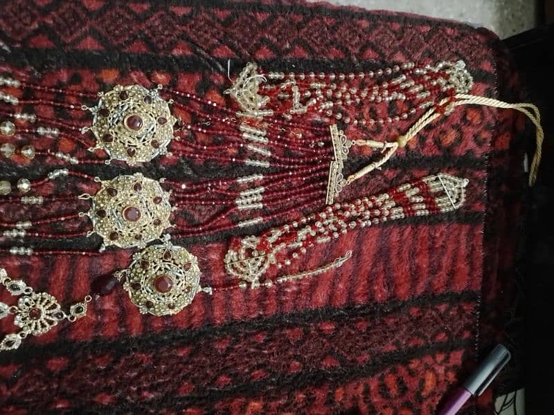 Red beautiful bridal lehenga with jewelry 8