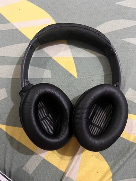 BOSE quiet comfort 35 original headphones 2