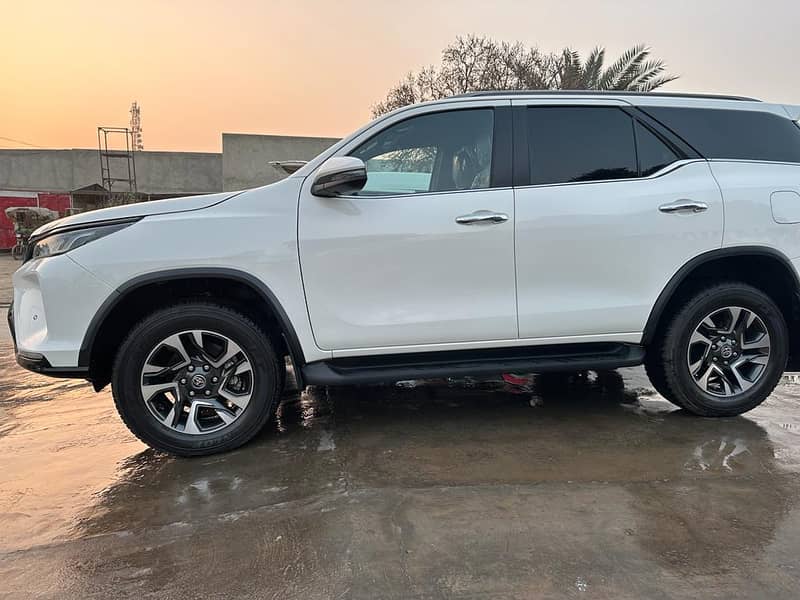 Toyota Fortuner Legender 2023 2800cc 3