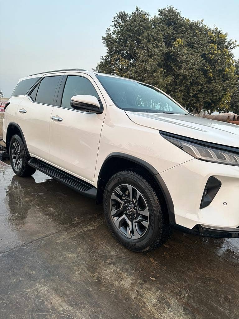 Toyota Fortuner Legender 2023 2800cc 5