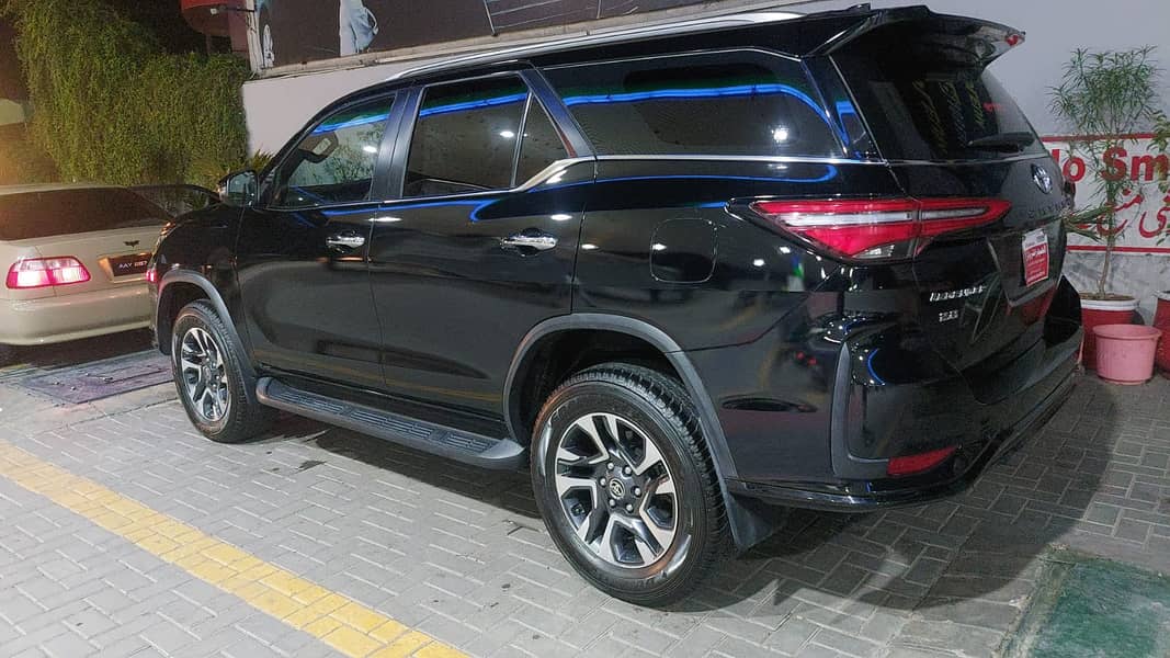 Toyota Fortuner Legender 2023 2800cc 8