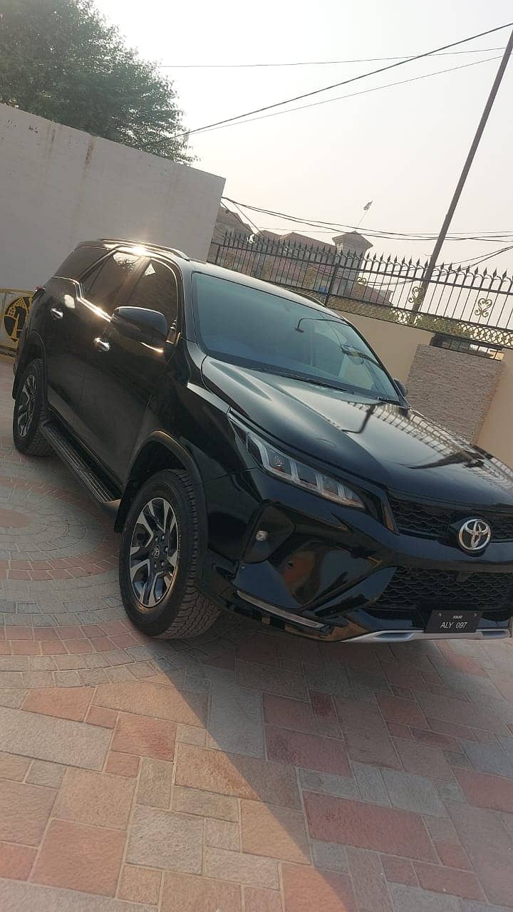 Toyota Fortuner Legender 2023 2800cc 18