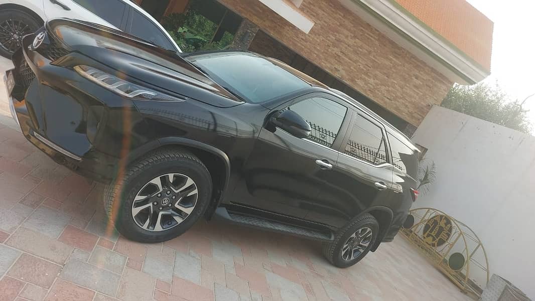 Toyota Fortuner Legender 2023 2800cc 19