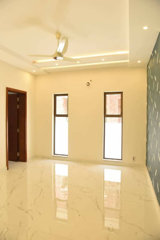 01 Kanal Like Brand New Bungalow Upper Portion For Rent In DHA Phase-5, Near To Park 9